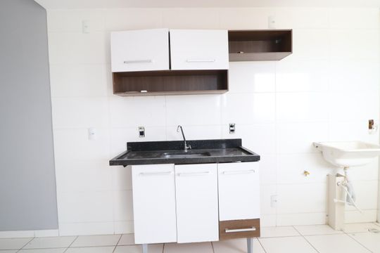 Cozinha de apartamento para alugar com 2 quartos, 57m² em Jardim Europa, Uberlândia