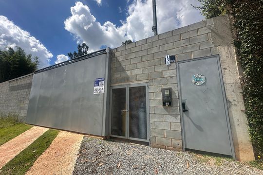 Fachada de casa para alugar com 1 quarto, 1212m² em Terras de San Nicolau, Barueri