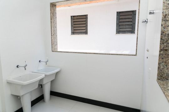 Área de Serviço de apartamento para alugar com 4 quartos, 200m² em Jardim Guanabara, Rio de Janeiro