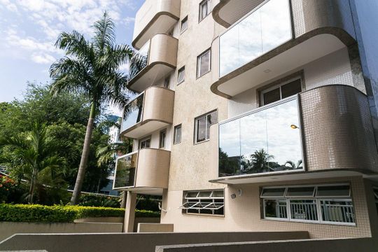 Fachada de apartamento para alugar com 4 quartos, 200m² em Jardim Guanabara, Rio de Janeiro