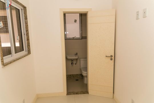 Quarto de Serviço de apartamento para alugar com 4 quartos, 200m² em Jardim Guanabara, Rio de Janeiro
