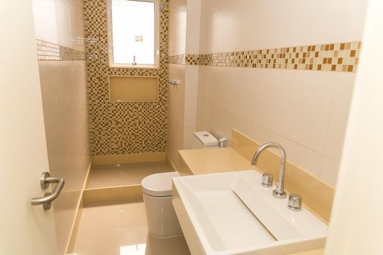 Banheiro da Suíte 2 de apartamento para alugar com 4 quartos, 200m² em Jardim Guanabara, Rio de Janeiro