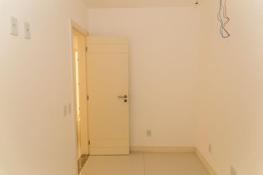 Quarto de Serviço de apartamento para alugar com 4 quartos, 200m² em Jardim Guanabara, Rio de Janeiro