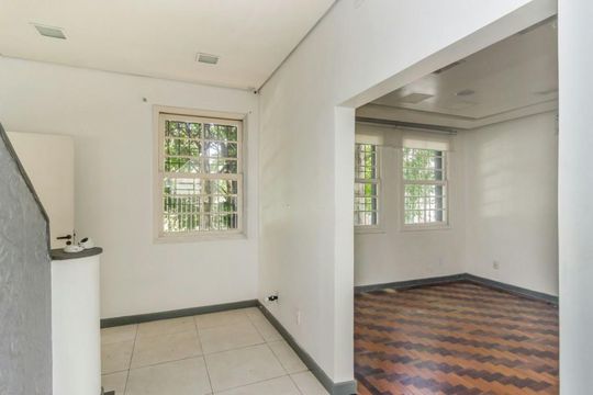 Sala de casa à venda com 1 quarto, 196m² em Petrópolis, Porto Alegre
