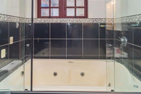 Banheiro 1 de casa para alugar com 3 quartos, 250m² em Sarandi, Porto Alegre