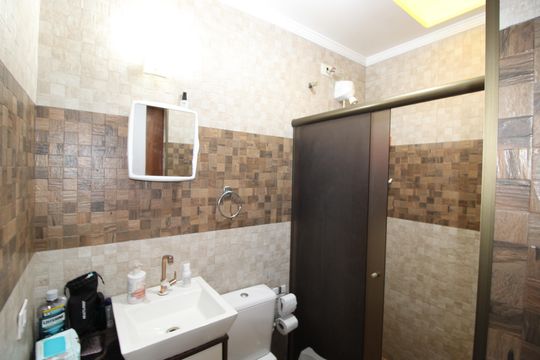 Banheiro de casa de condomínio para alugar com 2 quartos, 130m² em Parada Xv de Novembro, São Paulo