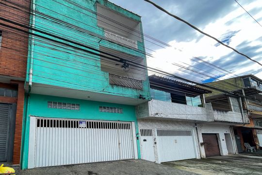 Fachada de casa para alugar com 2 quartos, 55m² em Jardim Leonor, Cotia