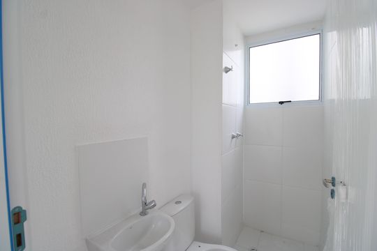 Banheiro de apartamento à venda com 2 quartos, 36m² em Jacarepaguá, Rio de Janeiro