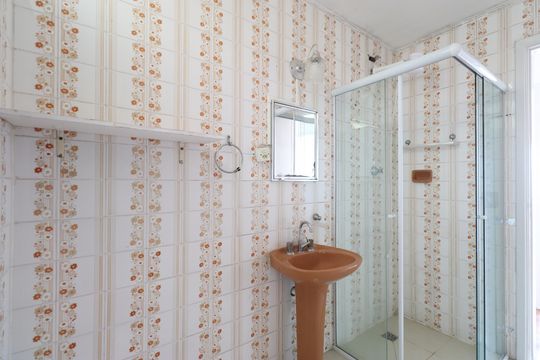 Banheiro  de apartamento à venda com 2 quartos, 63m² em Lapa, São Paulo