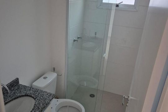 Banheiro de apartamento para alugar com 2 quartos, 39m² em Boaçava, São Paulo
