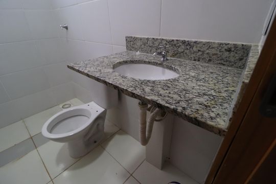 Banheiro Social de apartamento para alugar com 2 quartos, 55m² em Dona Zulmira, Uberlândia