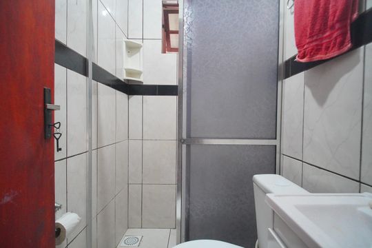 Banheiro de casa à venda com 2 quartos, 42m² em Santa Teresa, São Leopoldo