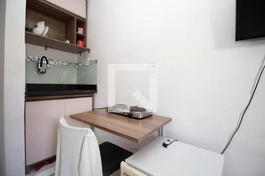 Cozinha de kitnet/studio à venda com 1 quarto, 21m² em SHCGN, Brasília