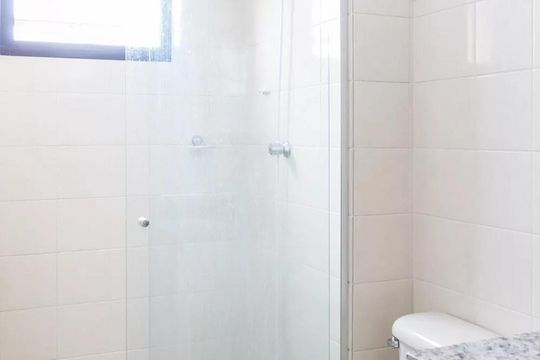Banheiro de apartamento para alugar com 2 quartos, 60m² em Vila Bertioga, São Paulo