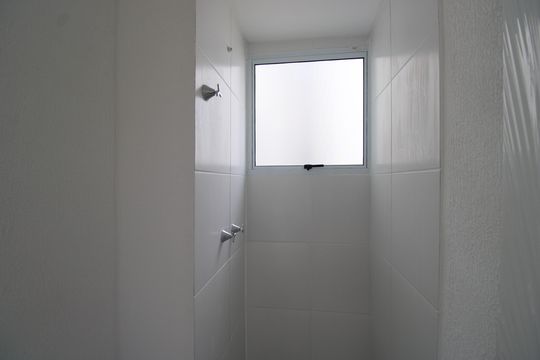 Banheiro de apartamento à venda com 2 quartos, 35m² em Jacarepaguá, Rio de Janeiro