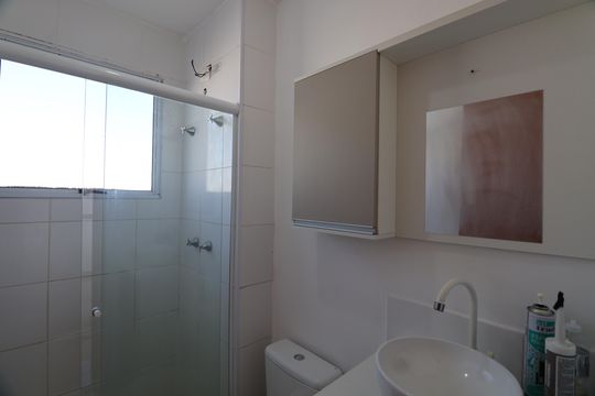 Banheiro  de apartamento à venda com 2 quartos, 42m² em Estância Velha, Canoas