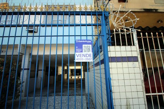 Placa de apartamento à venda com 3 quartos, 150m² em Olaria, Rio de Janeiro