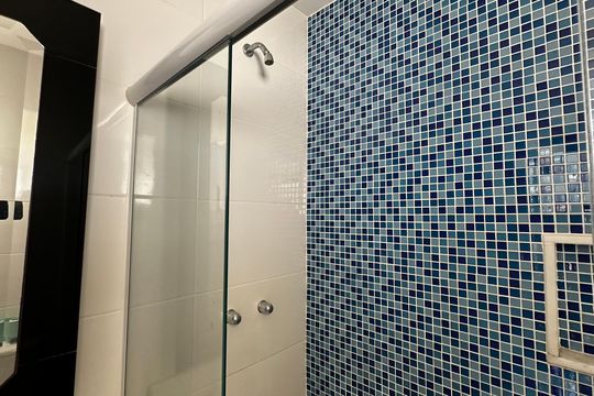 Banheiro da Suíte 4 de casa de condomínio para alugar com 4 quartos, 500m² em Barra da Tijuca, Rio de Janeiro