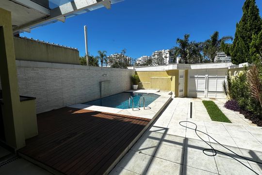 Quintal de casa de condomínio para alugar com 4 quartos, 500m² em Barra da Tijuca, Rio de Janeiro