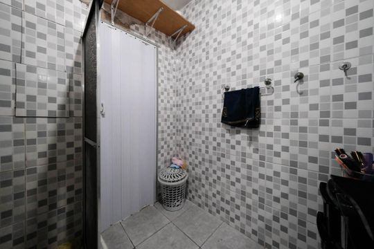 Banheiro de casa para alugar com 3 quartos, 125m² em Parque Paineiras, São Paulo