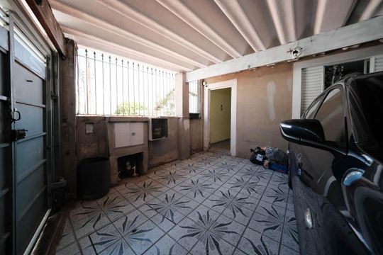 Garagem de casa para alugar com 3 quartos, 125m² em Parque Paineiras, São Paulo