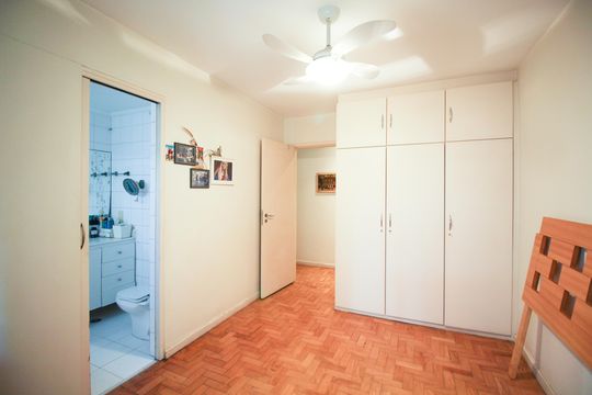 Suíte  de apartamento à venda com 2 quartos, 82m² em Itaim Bibi, São Paulo