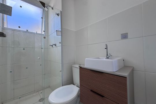 Banheiro Social de apartamento à venda com 2 quartos, 43m² em Vargem Pequena, Rio de Janeiro