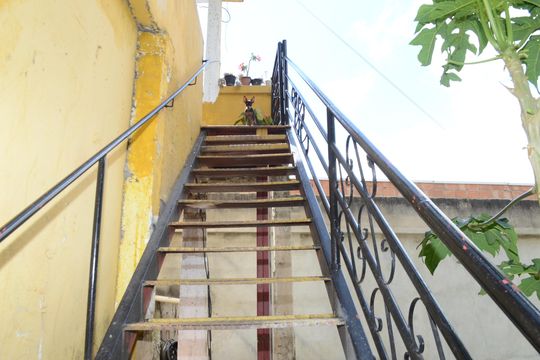 Escada de casa à venda com 2 quartos, 180m² em Dom Silverio, Belo Horizonte