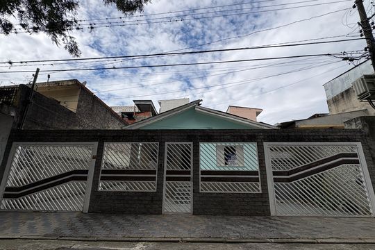 Fachada de casa à venda com 3 quartos, 273m² em Vila Pereira Barreto, São Paulo