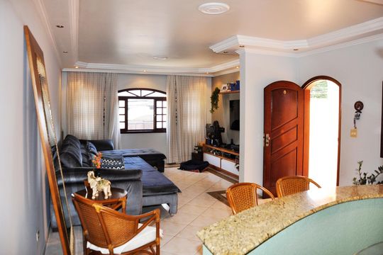 Casa à venda com 3 quartos, 210m² em Vila Pereira Barreto, São Paulo