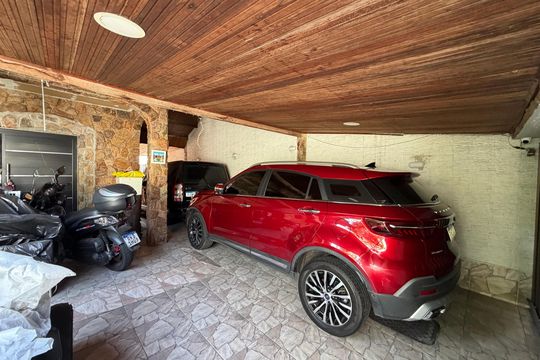 Garagem de casa para alugar com 3 quartos, 380m² em Taquara, Rio de Janeiro