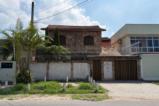 Fachada de casa para alugar com 3 quartos, 380m² em Taquara, Rio de Janeiro