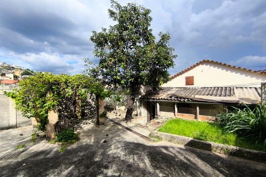 Casa à venda com 3 quartos, 420m² em São Geraldo, Belo Horizonte
