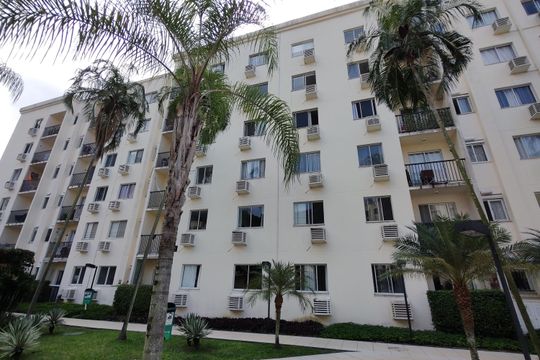 Fachada do bloco de apartamento para alugar com 2 quartos, 60m² em Jacarepaguá, Rio de Janeiro