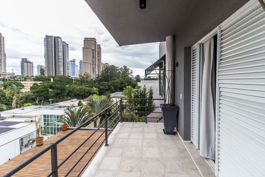 Varanda de casa de condomínio à venda com 3 quartos, 430m² em Alphaville, Santana de Parnaíba