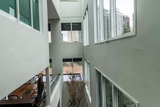 Detalhe de casa de condomínio à venda com 3 quartos, 430m² em Alphaville, Santana de Parnaíba