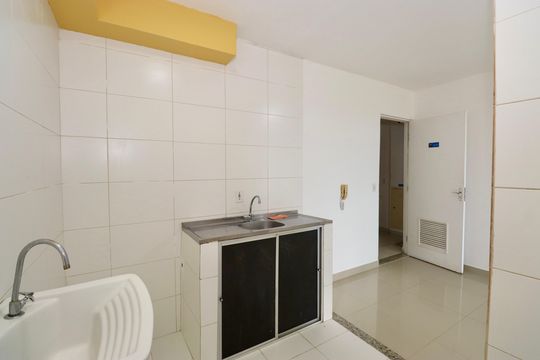 Cozinha de apartamento para alugar com 1 quarto, 55m² em Nova Brasilia, Salvador