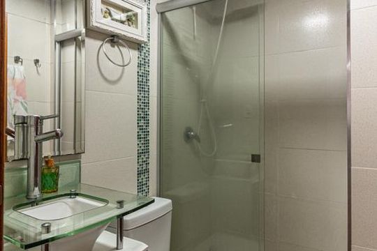 Banheiro de apartamento à venda com 2 quartos, 76m² em Santa Ifigênia, São Paulo