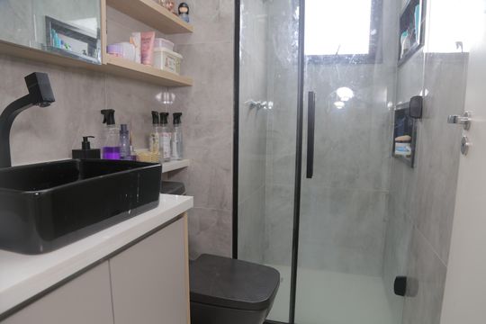 Banheiro de apartamento à venda com 2 quartos, 42m² em Vila Campanela, São Paulo