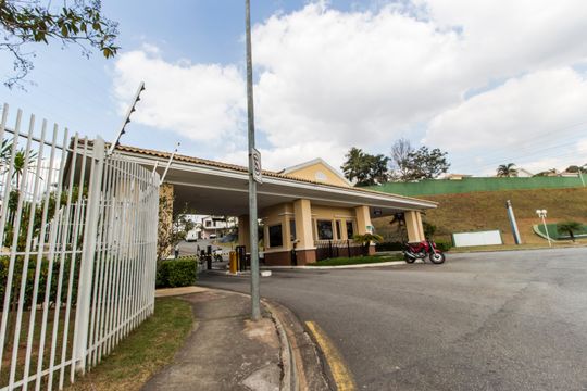 Vista da Rua de casa de condomínio à venda com 3 quartos, 200m² em Tamboré, Santana de Parnaíba