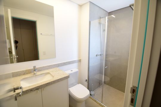 Banheiro de kitnet/studio para alugar com 1 quarto, 50m² em Nova Campinas, Campinas