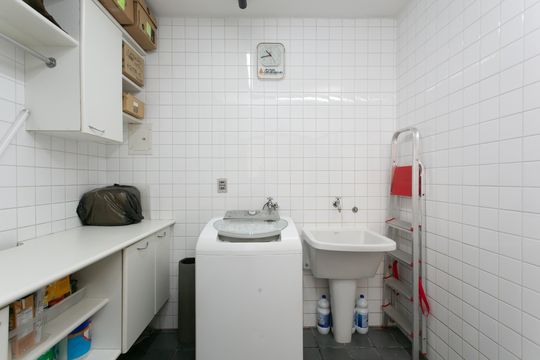 Área de Serviço  de casa à venda com 3 quartos, 299m² em Vila Zefira, São Paulo