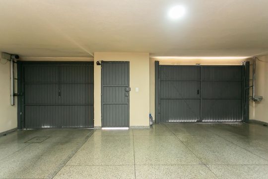Garagem  de casa à venda com 3 quartos, 299m² em Vila Zefira, São Paulo