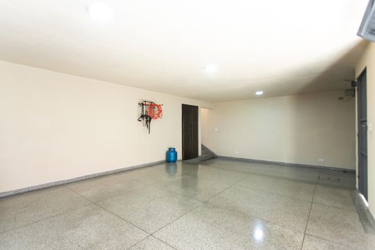 Garagem  de casa à venda com 3 quartos, 299m² em Vila Zefira, São Paulo