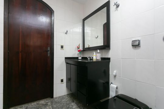 Banheiro 1  de casa à venda com 3 quartos, 299m² em Vila Zefira, São Paulo