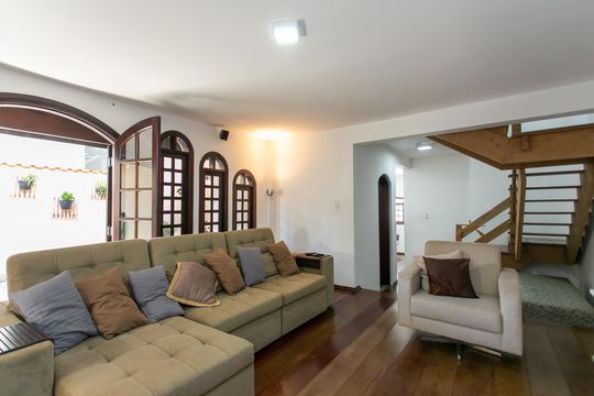 Casa à venda com 3 quartos, 299m² em Vila Zefira, São Paulo