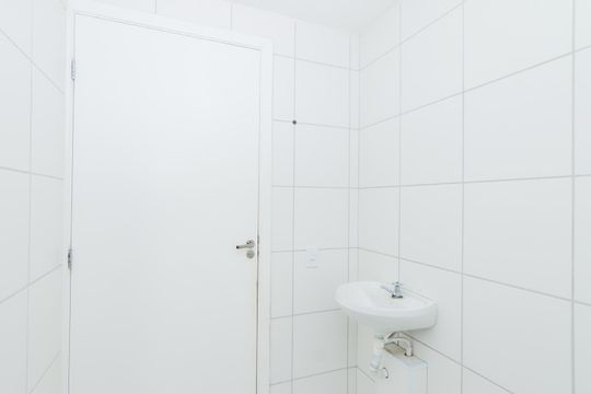 Banheiro de apartamento para alugar com 2 quartos, 47m² em Vila Alzira, Guarulhos
