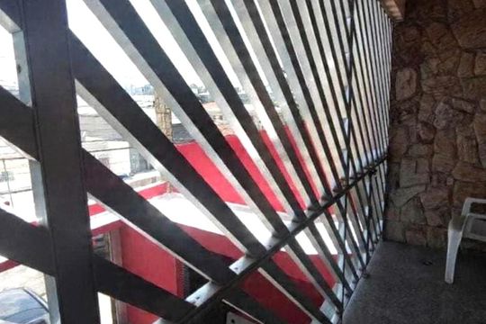 Varanda de casa à venda com 6 quartos, 250m² em Bela Vista, Osasco