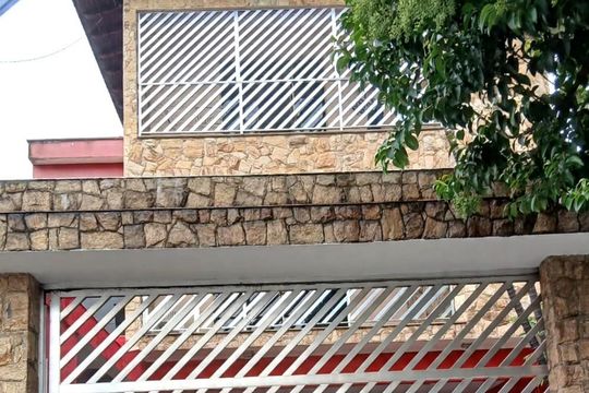 Fachada de casa à venda com 6 quartos, 250m² em Bela Vista, Osasco
