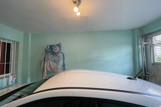 Garagem de casa à venda com 3 quartos, 93m² em Jardim Rizzo, São Paulo